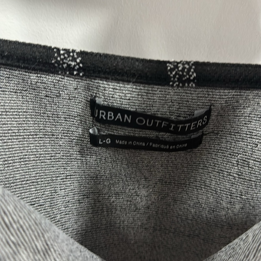 Urban Outfitters Black and White Crop Top - Picture 4 of 4